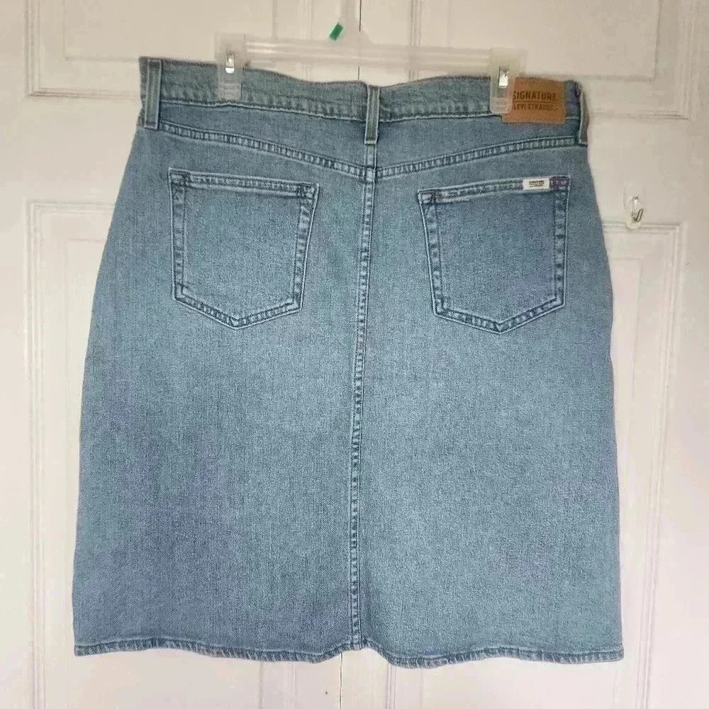 Signature by Levi Strauss & Co. Light Wash Denim Skirt Size 14 - Picture 10 of 15